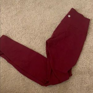 Maroon wunder under lulu lemon